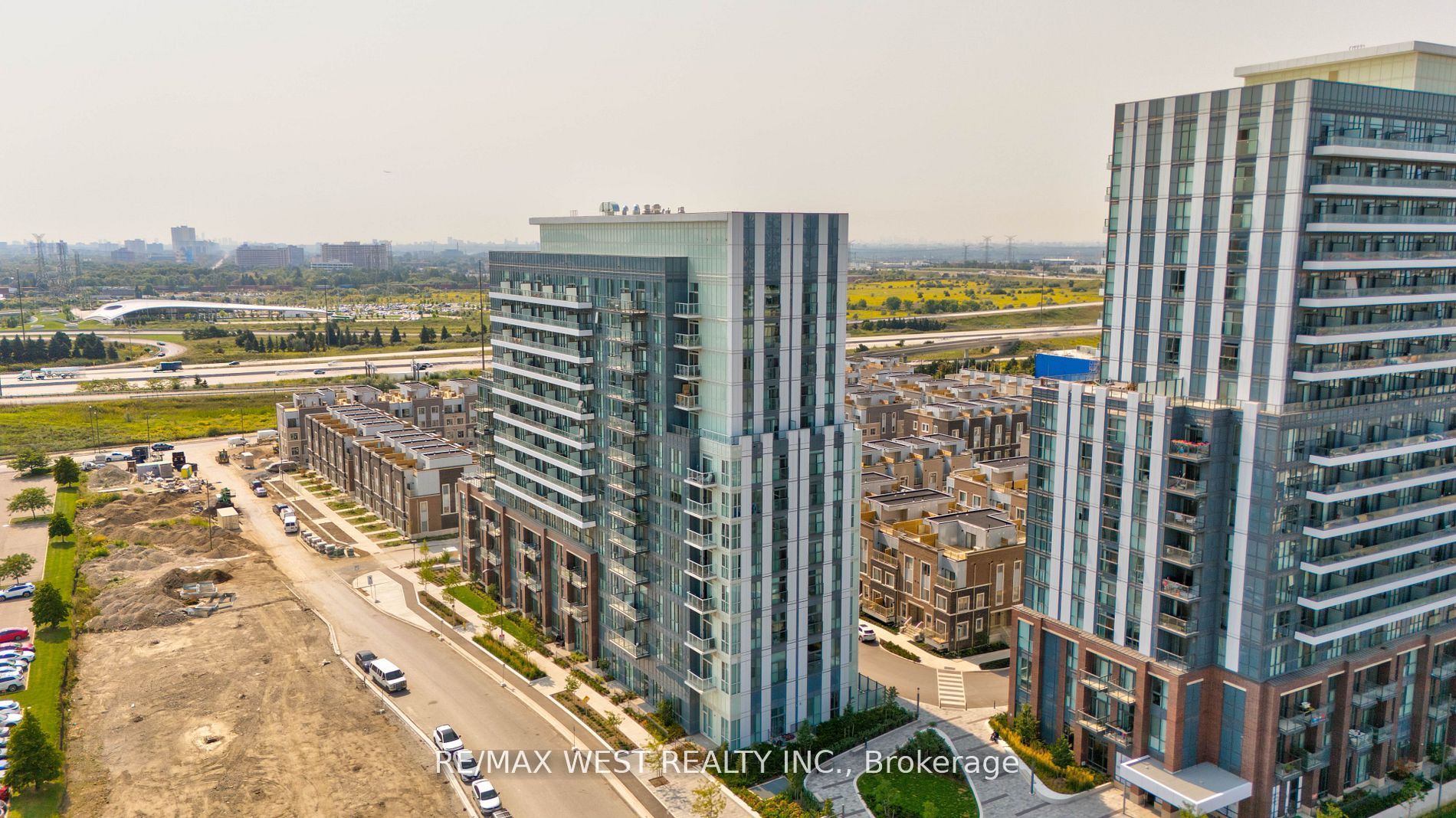 Property Listing: 1106 - 60 Honeycrisp CresVaughan